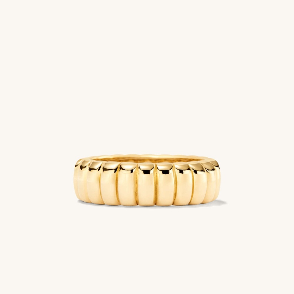 Mejuri Charlotte Ring